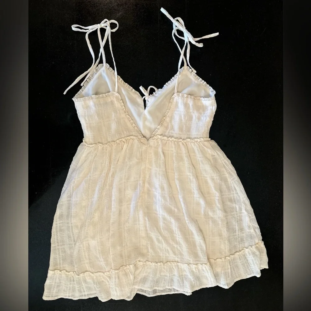 Forever 21 Cream Sleeveless Dress with tie around shoulders - Picture 2 of 6